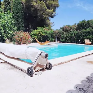 Superbe D'entressen Dans Mas En Campagne Avec Piscine Et Espace De Jeux Extérieurs Pour Les Enfants Et Terrain De Pétanque Appartement Entressen